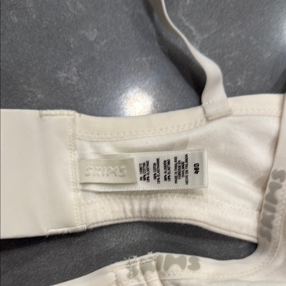 SKIMS Cream Underwire Bra with Adjustable Straps - Picture 2 of 4